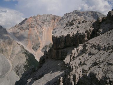 Forcella Camin 2395 (tutto a sinistra) e Punte di Col Becchei (Croda del Becco 2736, quota 2685 e Col Becchei di Sopra 2794)