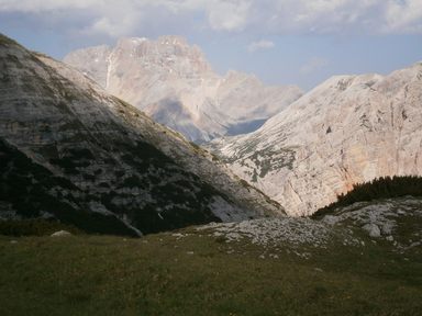 La discesa dalla Forcella dai Fers al Valun de Fanes