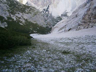 La discesa dalla Forcella dai Fers al Valun de Fanes