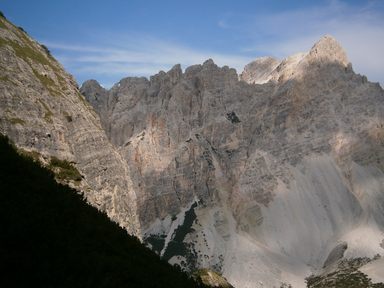 Castelo Bancdalse. A sinistra nella cresta si vede la sua finestra.