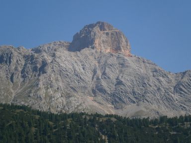 Crosa Rossa d'Ampezzo e Ra Sares sotostante