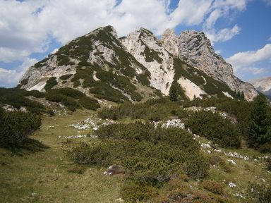Prati del Pomagagnon con Pale delle Pezories III, II e I (con due vette)