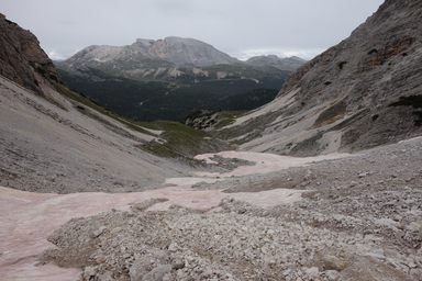 Valun Gran. Sullo sfondo Croda del Becco - Grosser Seekofel (Seekofl) 2810