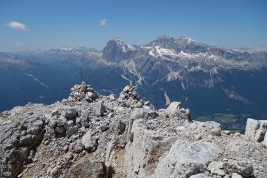 Sulla cima La Cesta verso Tofane