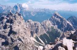 Sforniói Nord, Sforniói di Mezzo (Sforniói Sud con la sua Cresta Sud sotto la culmine di Sforniói di Mezzo) e Sassolungo di Cibiana