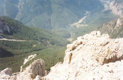 verso Ovest: Rifugio Bosconero e Lago (Bacino) di Pontesei da Sfornioi Sud